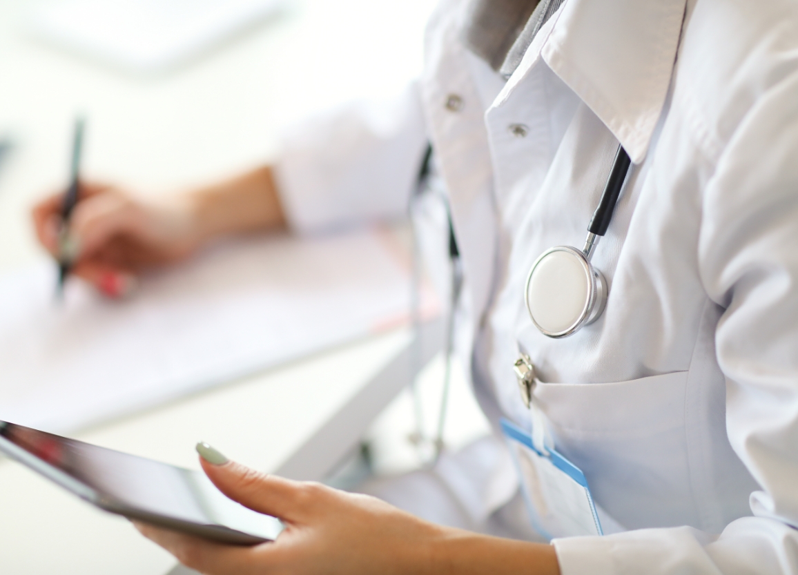 doctor-escribiendo